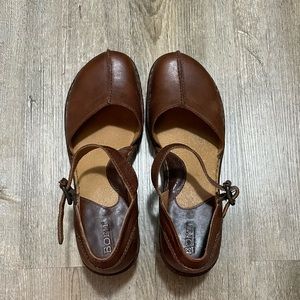 Born Size 11 Carmel Jolina Heeled Shoe